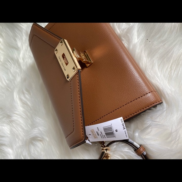 MK Kinsley Med Wallet Crossbody - Picture 5 of 7